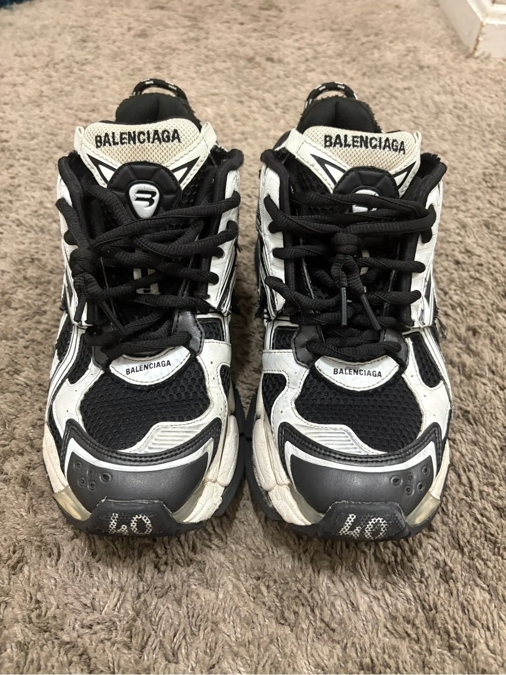 Balenciaga Runner Men’s Black/White Lace-Up Low Top Athletic Sneakers Size 40